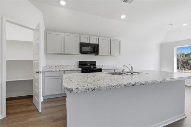 20214 W 195th Street, Spring Hill, KS 66083