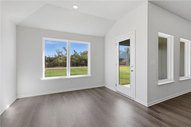 20214 W 195th Street, Spring Hill, KS 66083