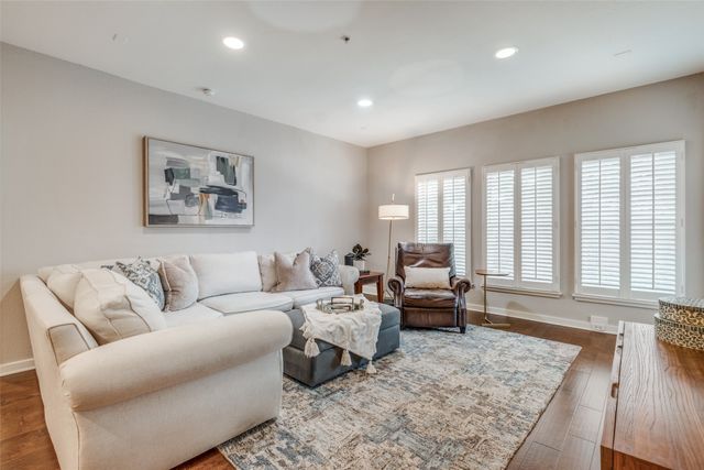 4319 Bowser Avenue 204, Dallas, TX 75219