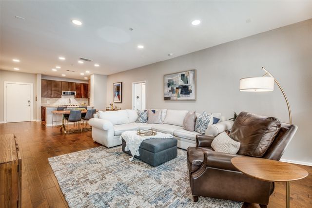 4319 Bowser Avenue 204, Dallas, TX 75219