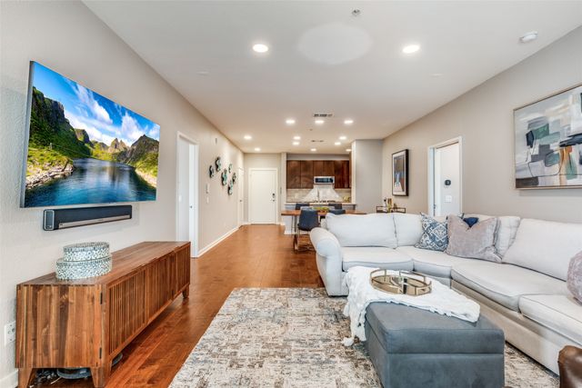 4319 Bowser Avenue 204, Dallas, TX 75219