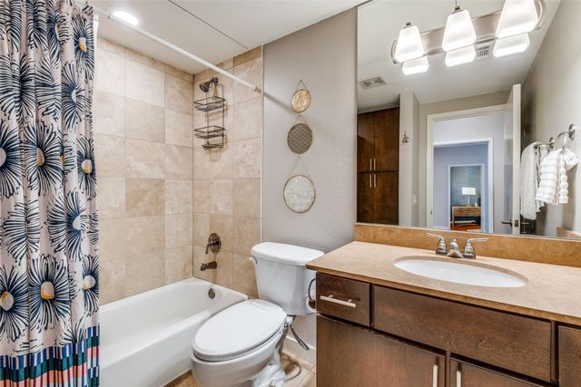 4319 Bowser Avenue 204, Dallas, TX 75219