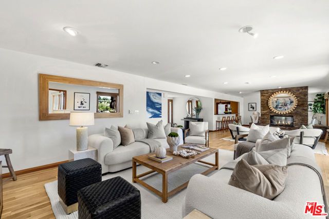 3711 Beverly Ridge Drive, Los Angeles, CA 91423