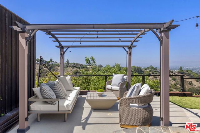 3711 Beverly Ridge Drive, Los Angeles, CA 91423