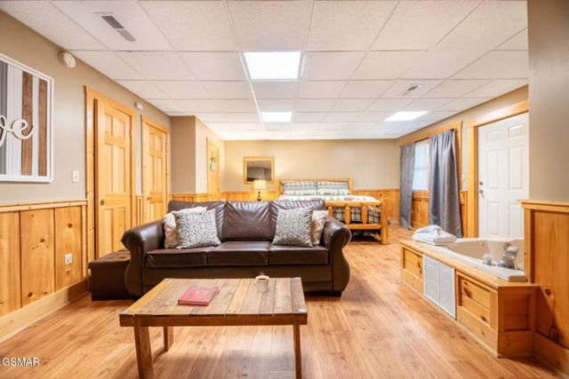 713 Harrier Court Way, Pigeon Forge, TN 37863