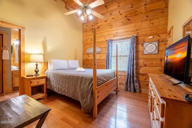 713 Harrier Court Way, Pigeon Forge, TN 37863