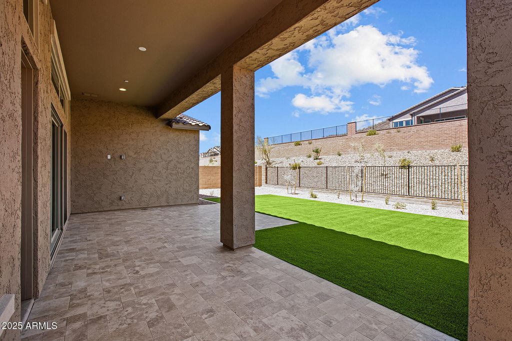 Image 20 of property listing at 32470 N 134TH Lane, Peoria, AZ 85383