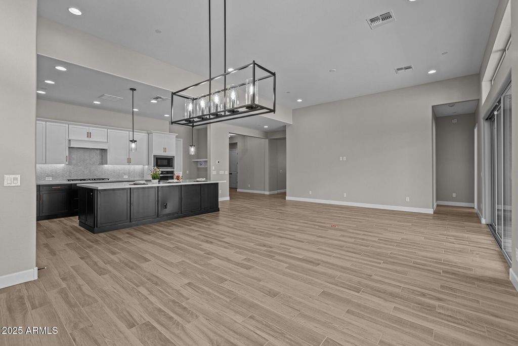 Image 8 of property listing at 32470 N 134TH Lane, Peoria, AZ 85383