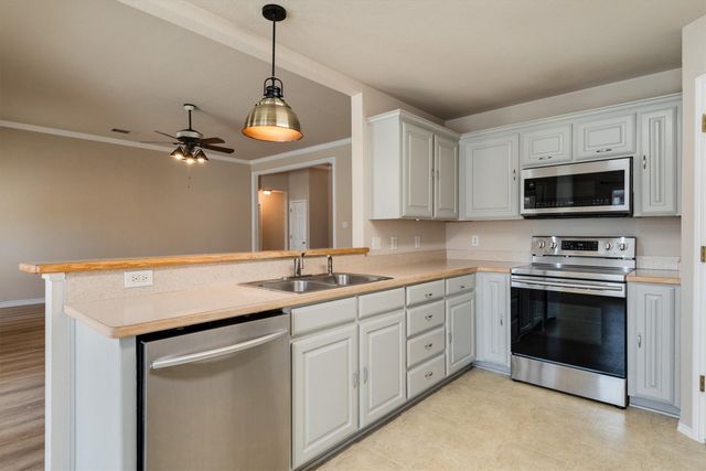 706 Lakeview Drive, Alvarado, TX 76009