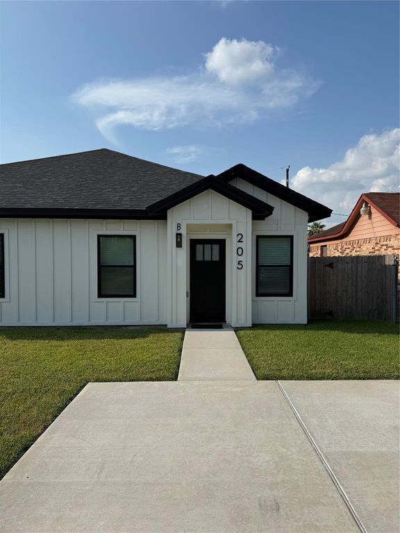 205 Bolden Street B, Houston, TX 77029