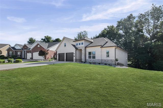 249 Fountain Drive, Glen Carbon, IL 62034