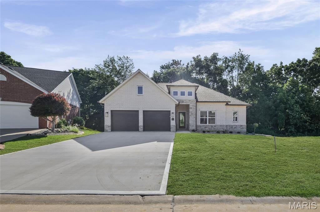 249 Fountain Drive, Glen Carbon, IL 62034