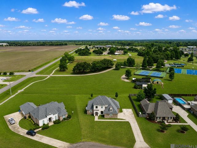 209 Amelia Ct, New Roads, LA 70760