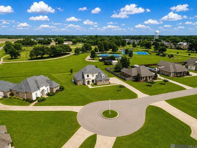 209 Amelia Ct, New Roads, LA 70760