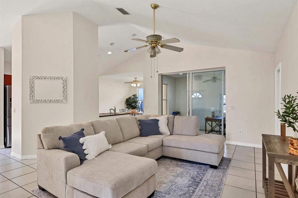Image 12 of property listing at 5485 ASHTON MANOR DRIVE, Sarasota, FL 34233