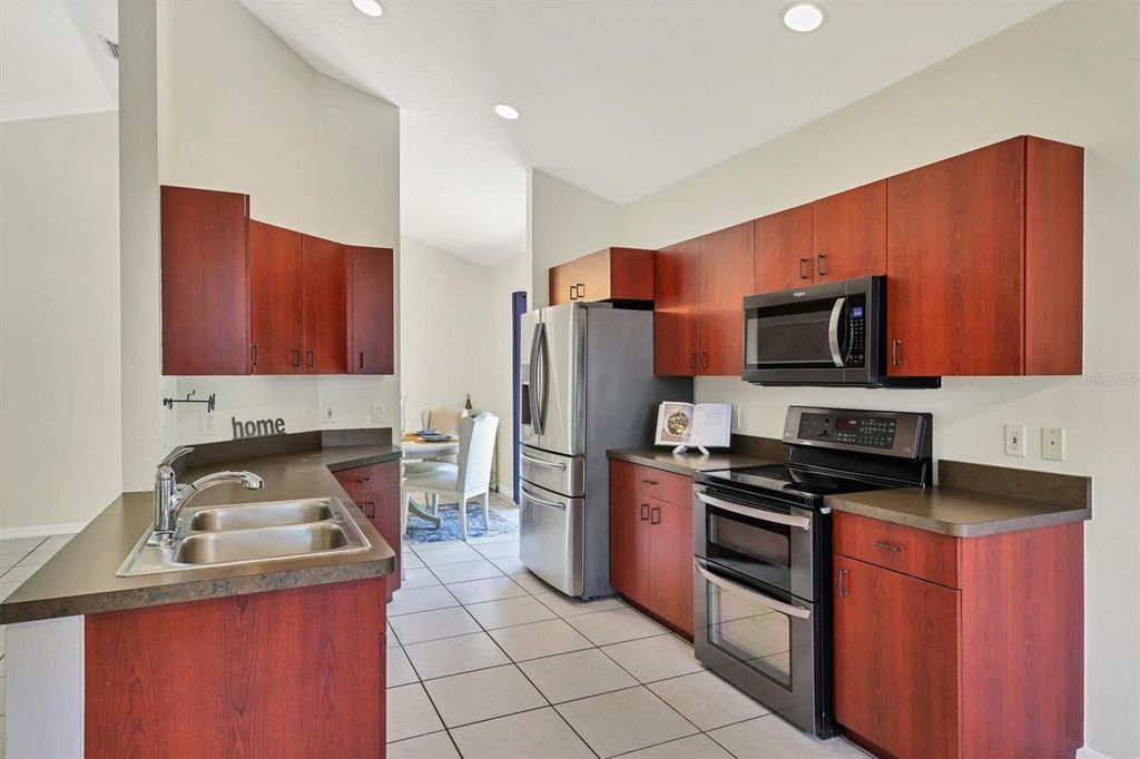 Image 16 of property listing at 5485 ASHTON MANOR DRIVE, Sarasota, FL 34233