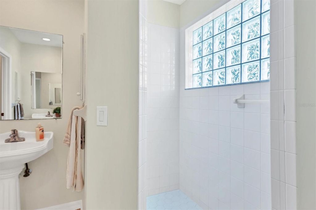 Image 24 of property listing at 5485 ASHTON MANOR DRIVE, Sarasota, FL 34233