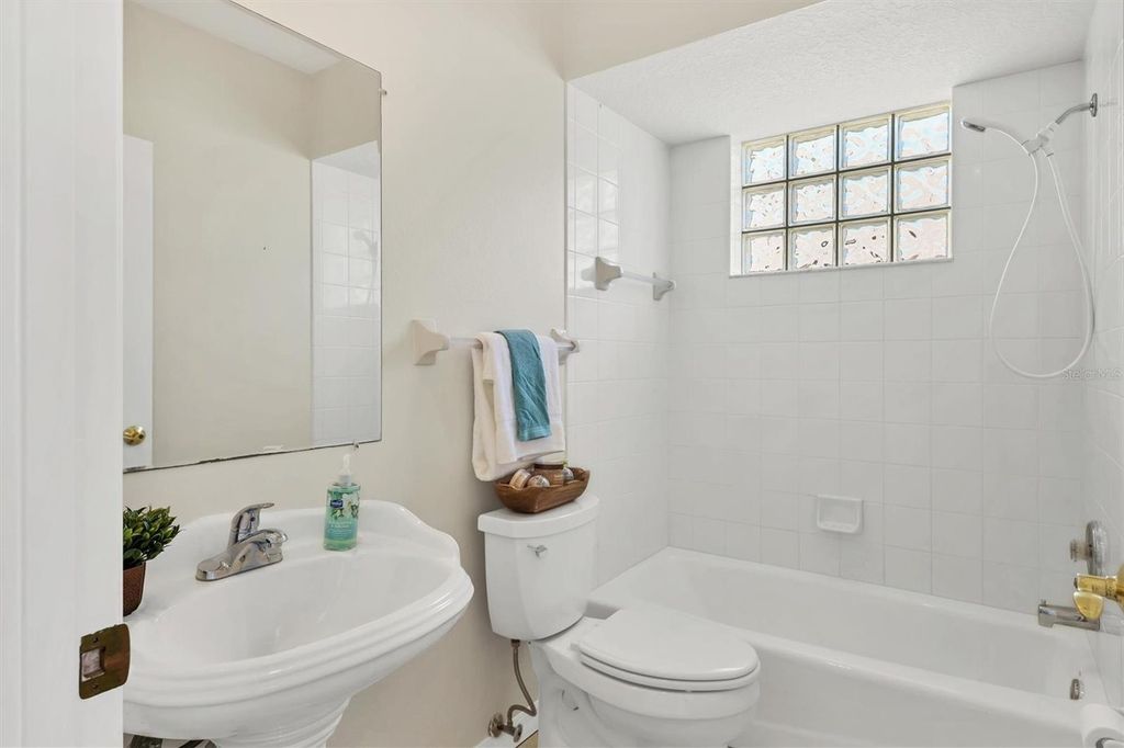 Image 26 of property listing at 5485 ASHTON MANOR DRIVE, Sarasota, FL 34233