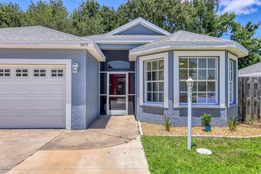 Image 5 of property listing at 5485 ASHTON MANOR DRIVE, Sarasota, FL 34233