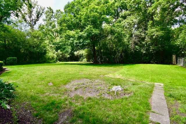26890 N Longwood Road, Lake Forest, IL 60045
