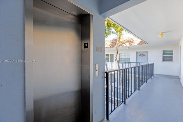 714 NE 10th St 307, Hallandale Beach, FL 33009