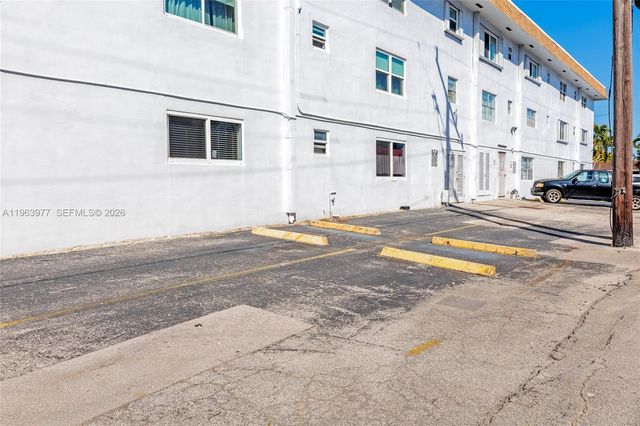 714 NE 10th St 307, Hallandale Beach, FL 33009