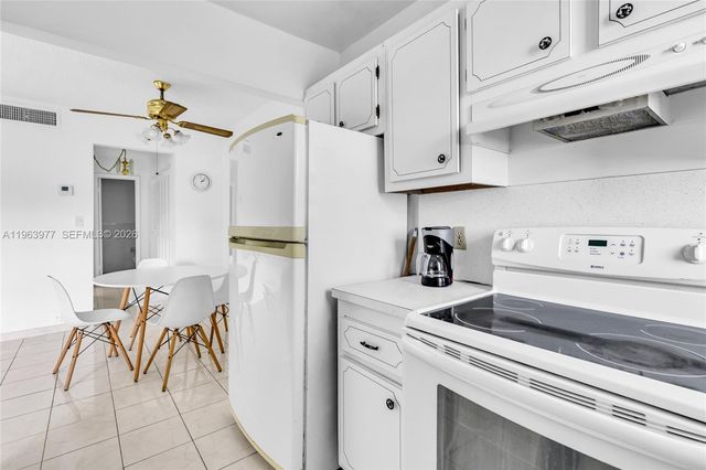 714 NE 10th St 307, Hallandale Beach, FL 33009