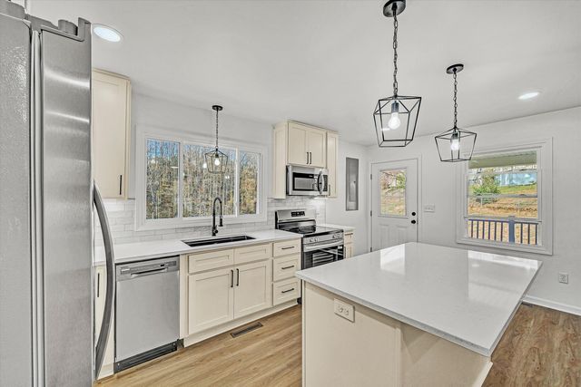 5962 Two Ford RD, Roanoke, VA 24018