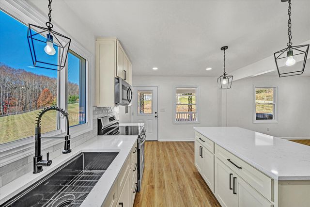 5962 Two Ford RD, Roanoke, VA 24018