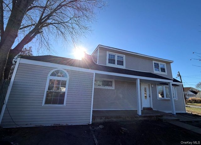 152 Gracie Drive, North Babylon, NY 11703