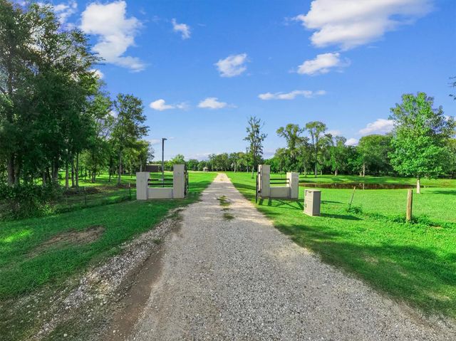33622 Pecan Hill Drive, Brookshire, TX 77423