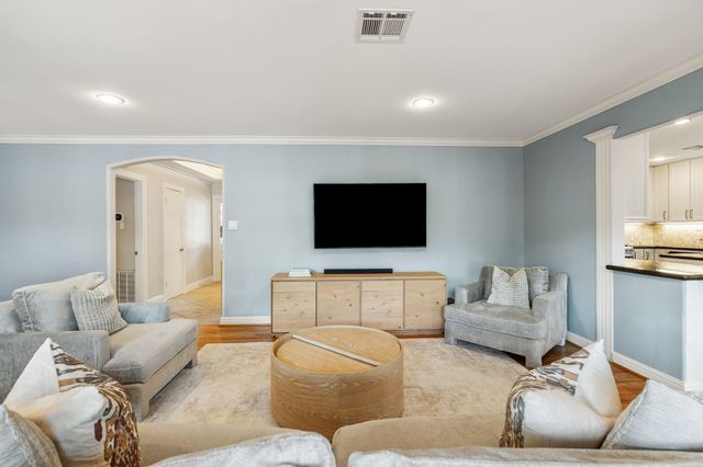 5350 Dumfries Drive, Houston, TX 77096