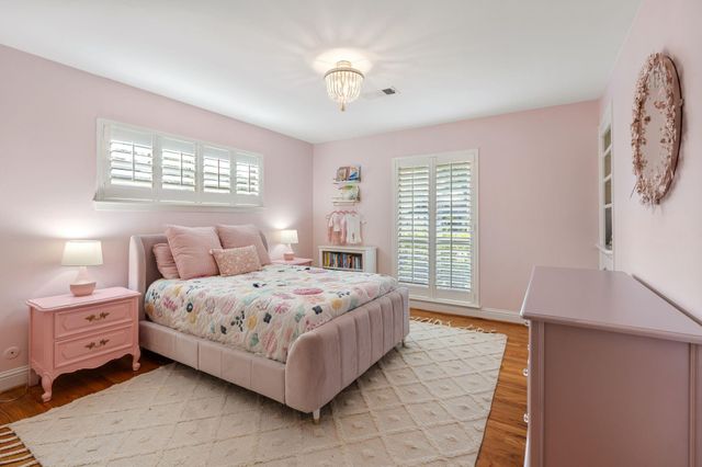 5350 Dumfries Drive, Houston, TX 77096