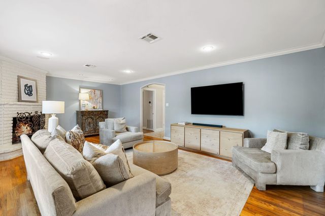 5350 Dumfries Drive, Houston, TX 77096