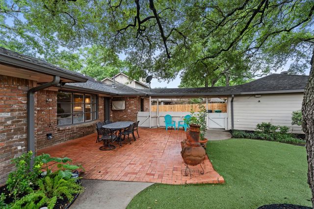 5350 Dumfries Drive, Houston, TX 77096