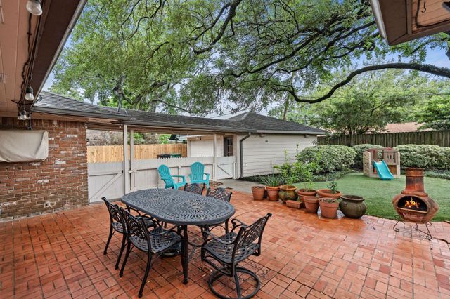 5350 Dumfries Drive, Houston, TX 77096