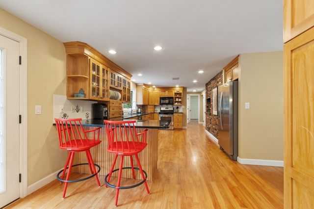 71 Bristers Hill Rd, Concord, MA 01742