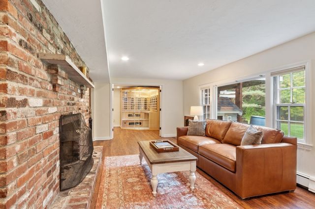 71 Bristers Hill Rd, Concord, MA 01742