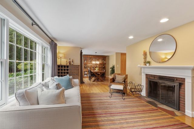 71 Bristers Hill Rd, Concord, MA 01742