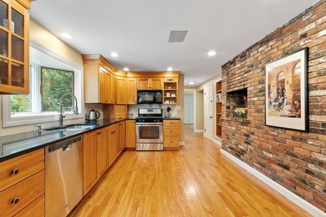 71 Bristers Hill Rd, Concord, MA 01742
