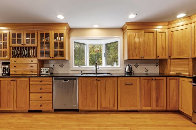 71 Bristers Hill Rd, Concord, MA 01742