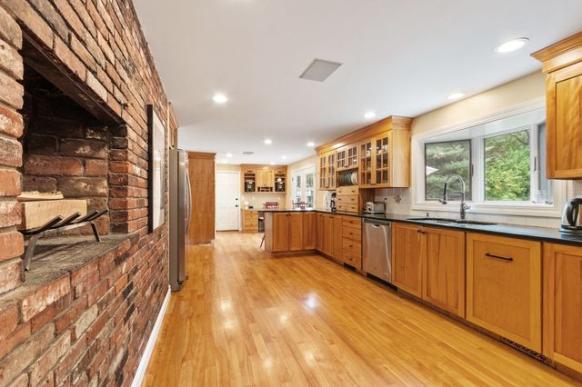 71 Bristers Hill Rd, Concord, MA 01742