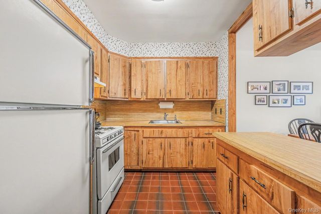 4703 30th Avenue, Astoria, NY 11103