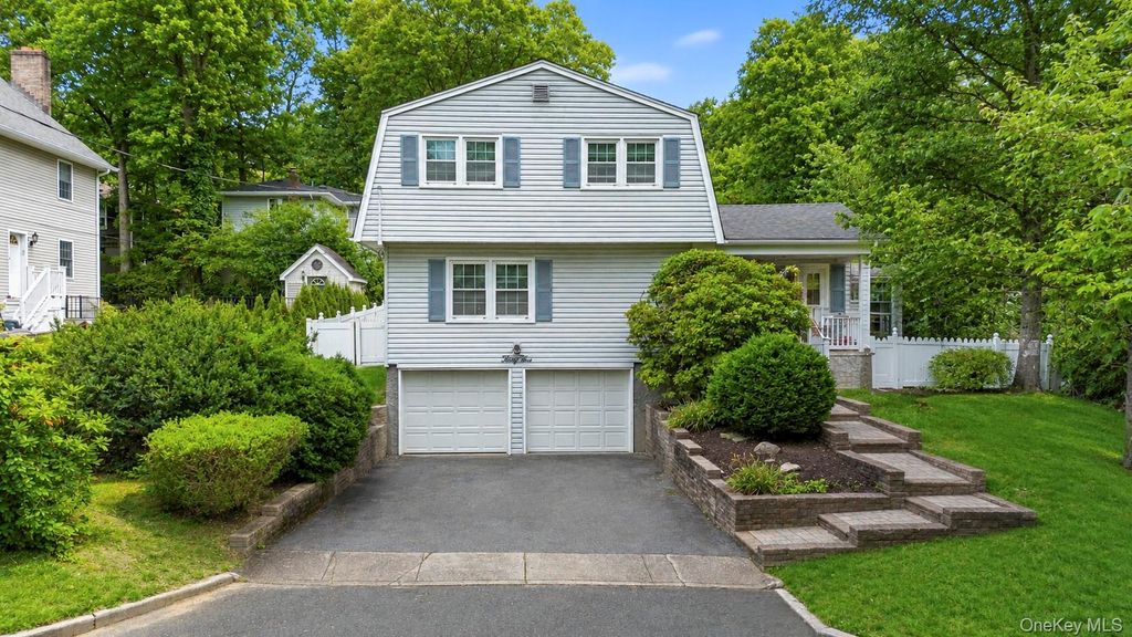 35 Sanford Street, Huntington Station, NY 11746 — photo 2