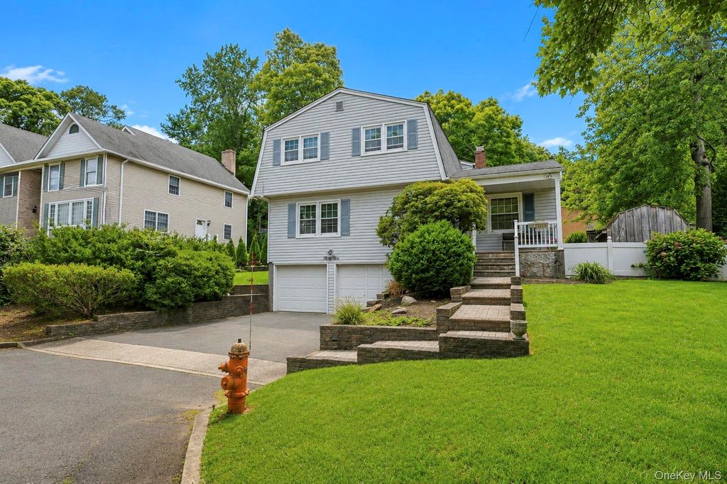 35 Sanford Street, Huntington Station, NY 11746 — photo 3
