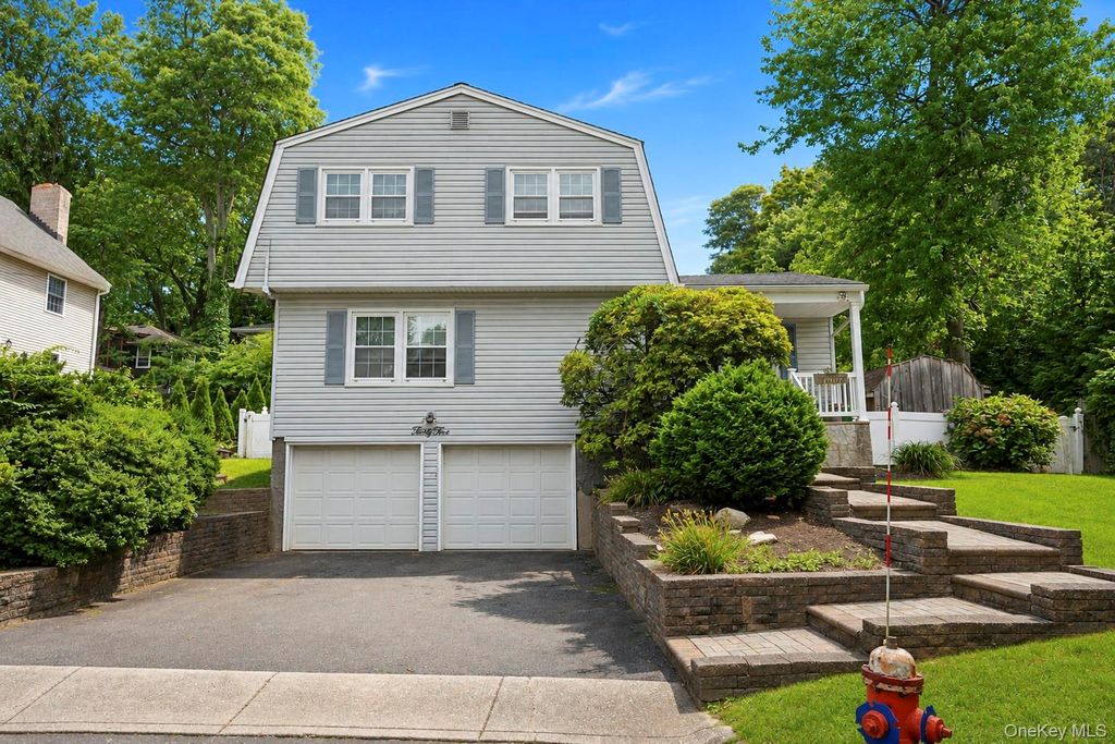 35 Sanford Street, Huntington Station, NY 11746 — photo 4