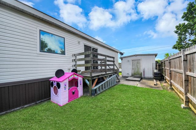 131 Kiowa Court, Rosharon, TX 77583