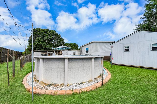 131 Kiowa Court, Rosharon, TX 77583