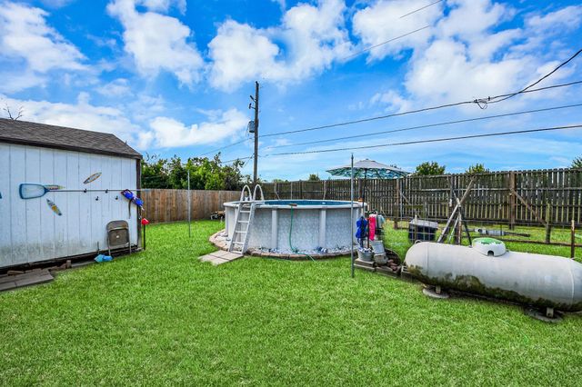 131 Kiowa Court, Rosharon, TX 77583