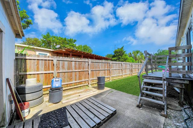 131 Kiowa Court, Rosharon, TX 77583